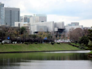 旧甲州街道から見た最高裁判所