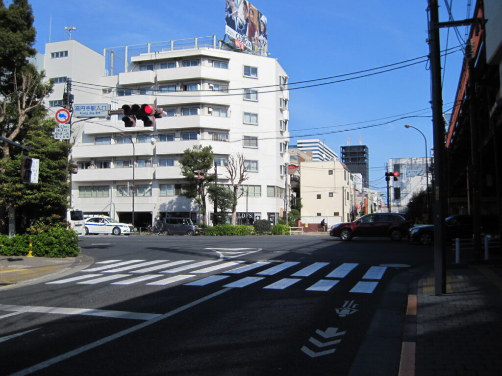 高円寺駅入口交差点