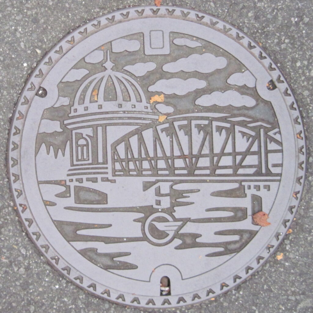 東村山市のマンホール蓋（取水塔）