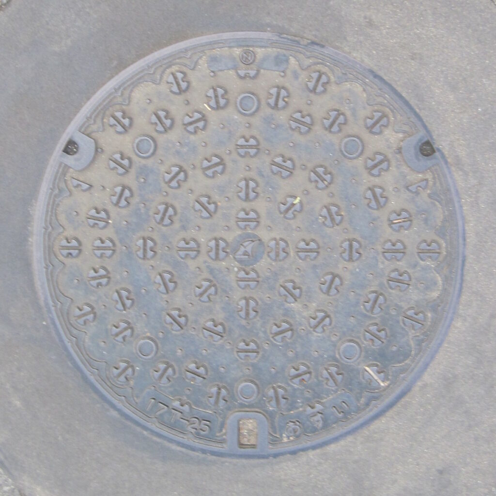 成田市のマンホール蓋（市章）