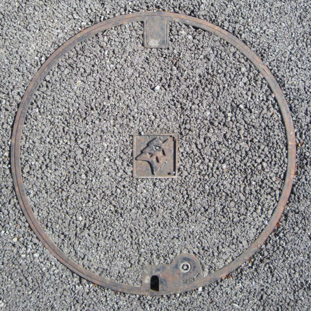 山梨市のマンホール蓋